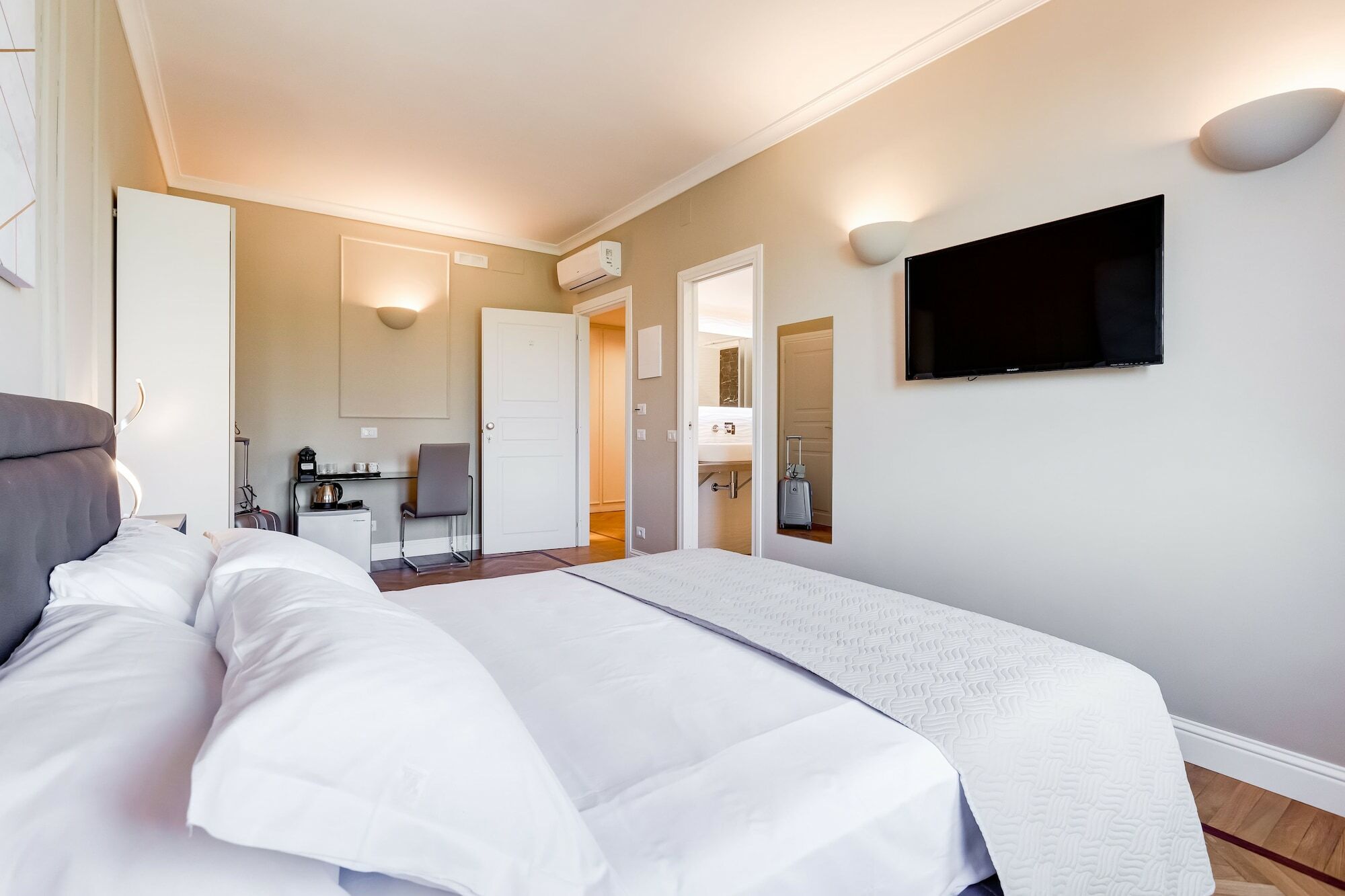 Mellini Palace Suites By Premium Suites Collection Rom Exteriör bild